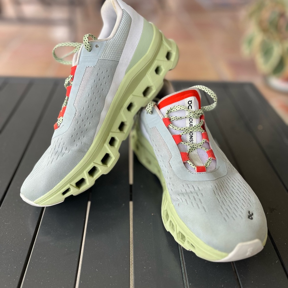 On Cloudmonster women’s size 9